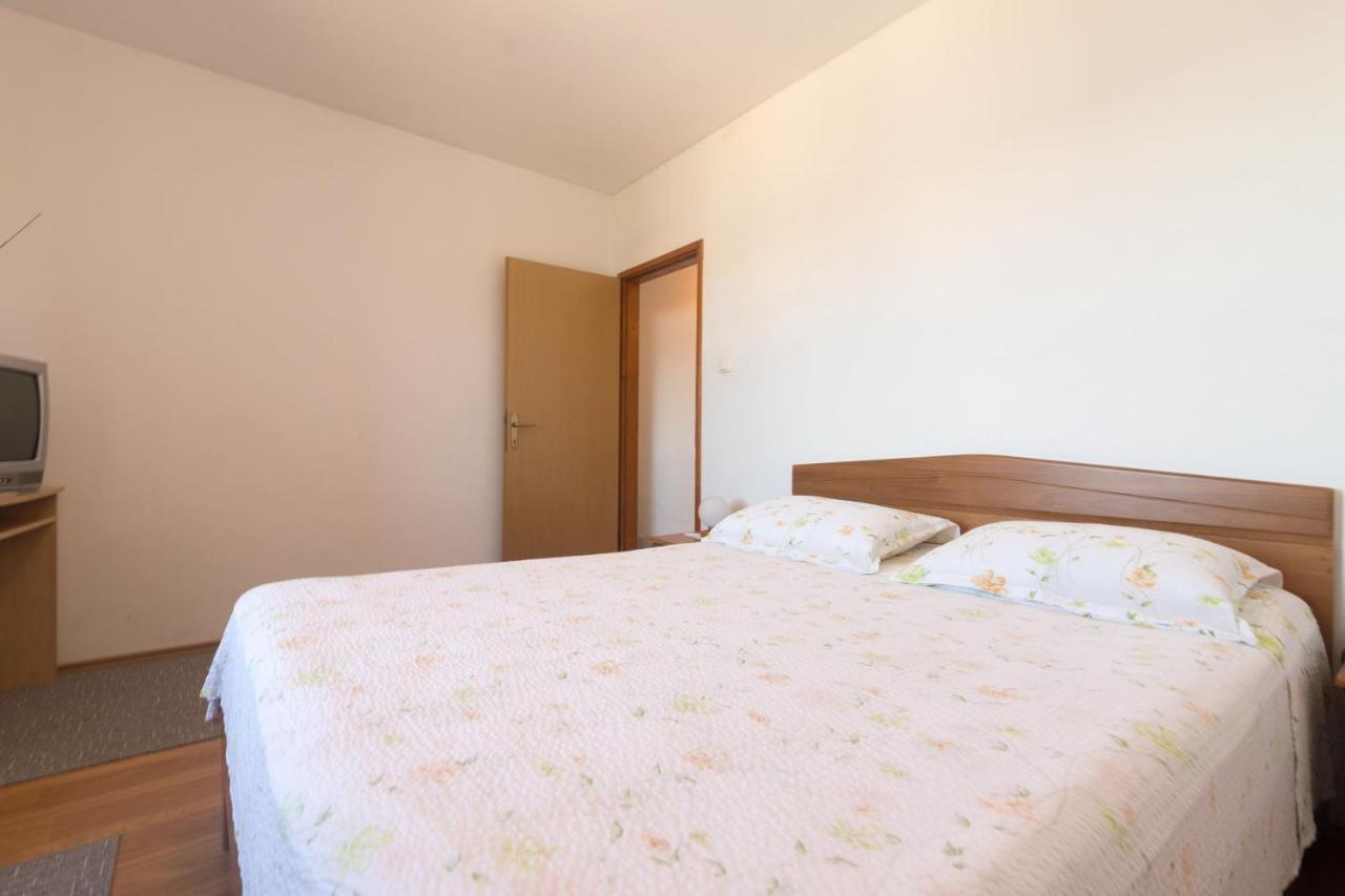 Apartments Jaksa Вис Экстерьер фото