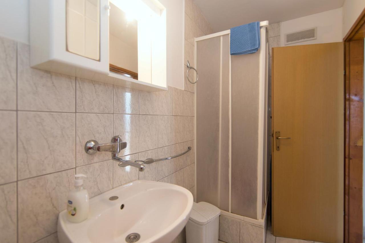 Apartments Jaksa Вис Экстерьер фото