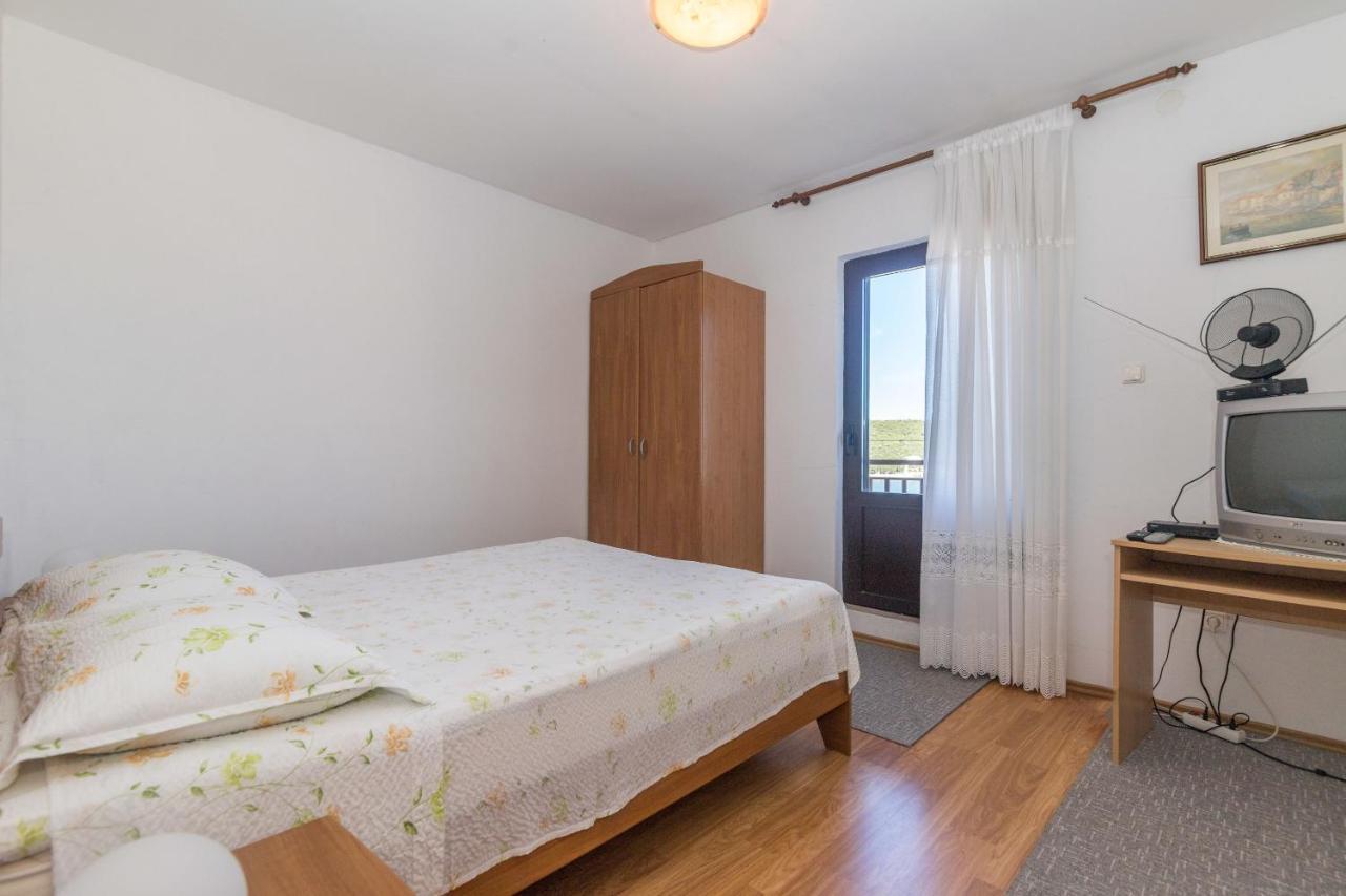 Apartments Jaksa Вис Экстерьер фото